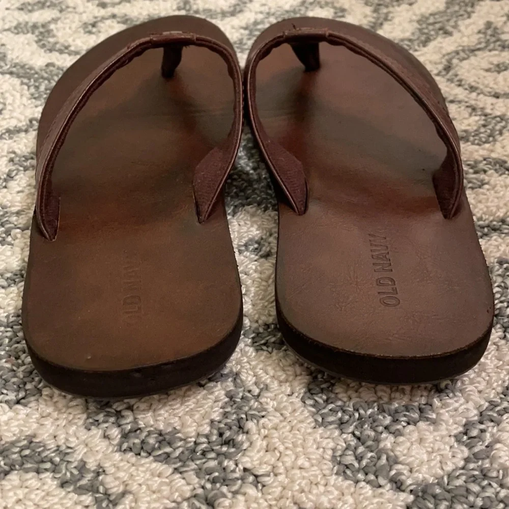 OLD NAVY BOYS FLIP FLOPS.
